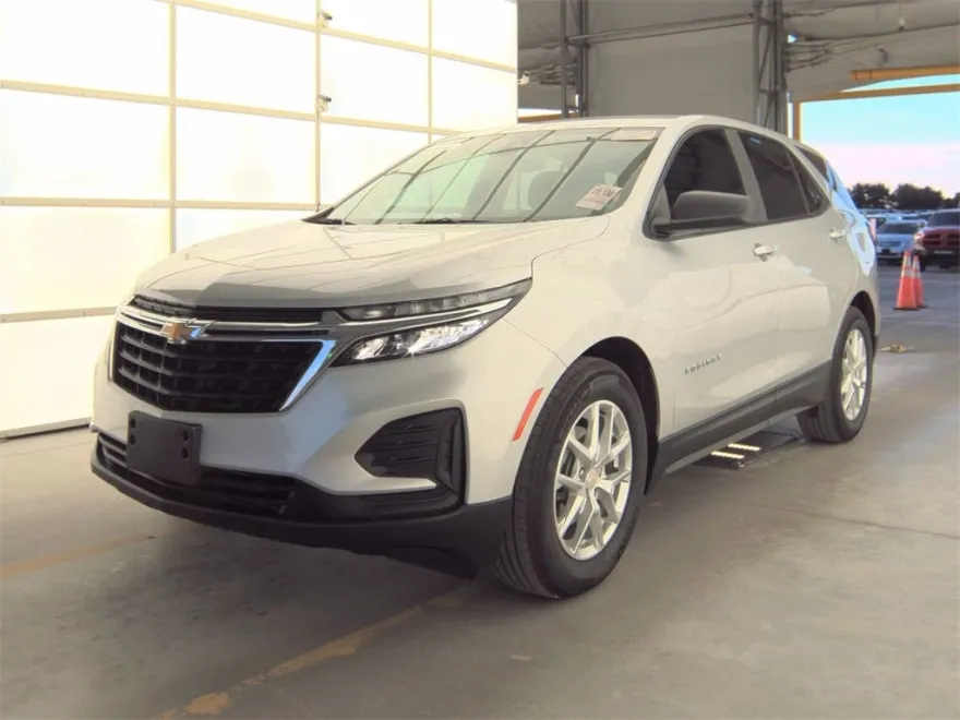 2022 Chevrolet Equinox LS photo 1