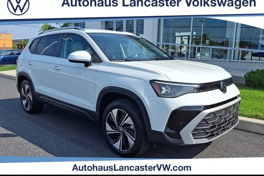 2025 Volkswagen Taos SE photo 1