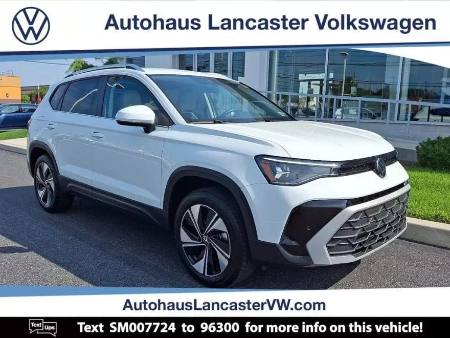 2025 Volkswagen Taos SE photo 1