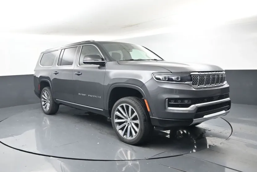 2023 Jeep Grand Wagoneer L II photo 1