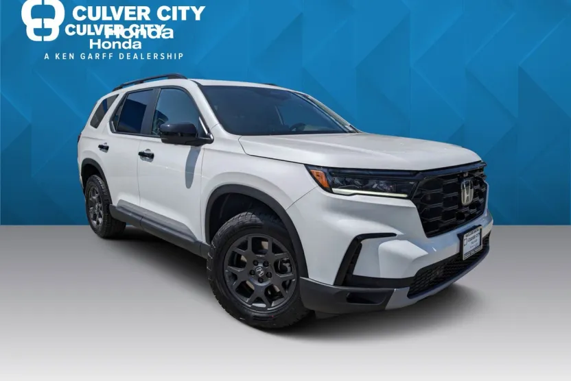 2025 Honda Pilot TrailSport photo 1