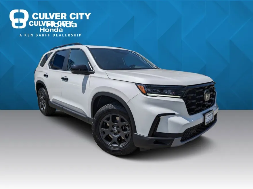 2025 Honda Pilot TrailSport photo 1