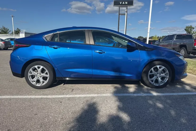 2017 Chevrolet Volt Premier photo 1