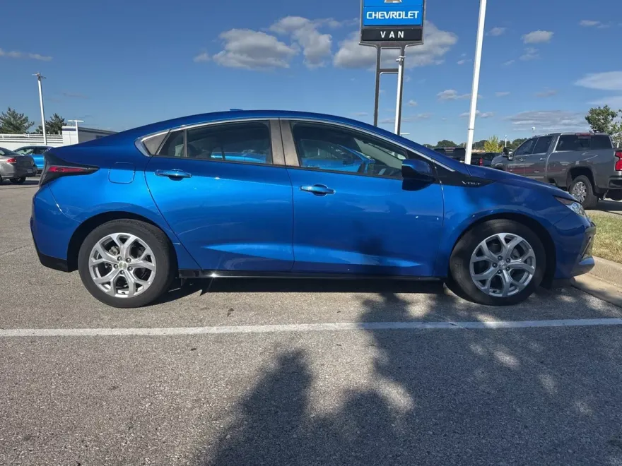 2017 Chevrolet Volt Premier photo 1