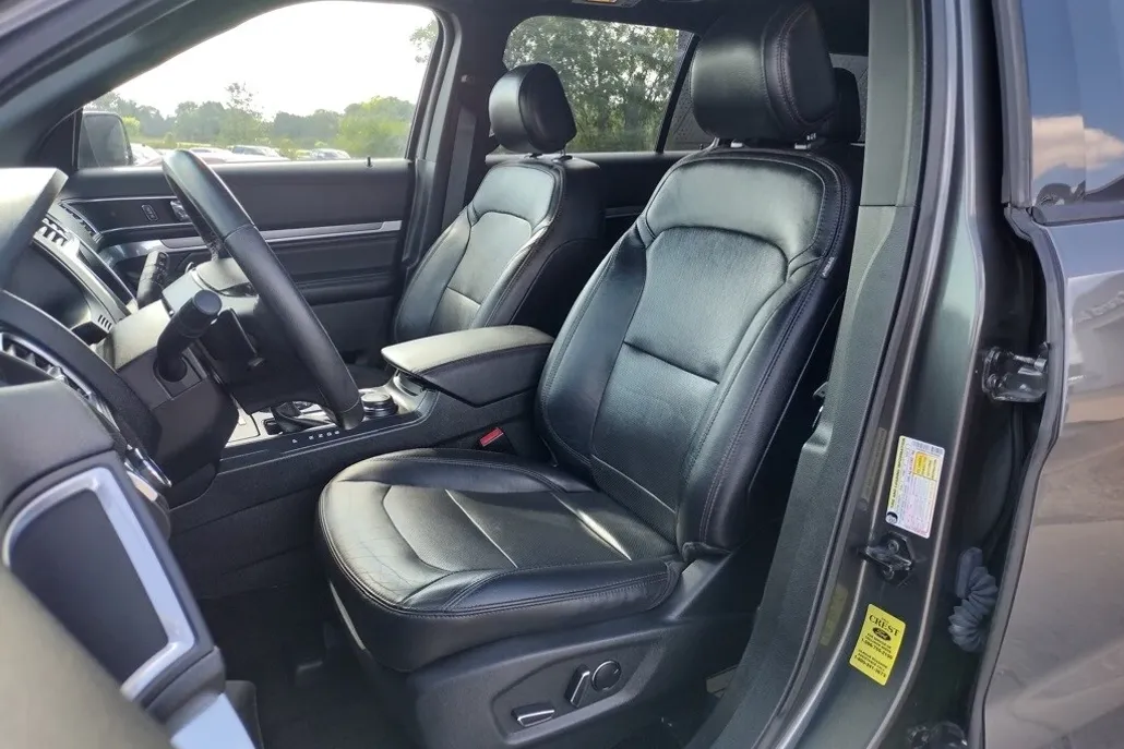 2016 Ford Explorer Sport photo 1