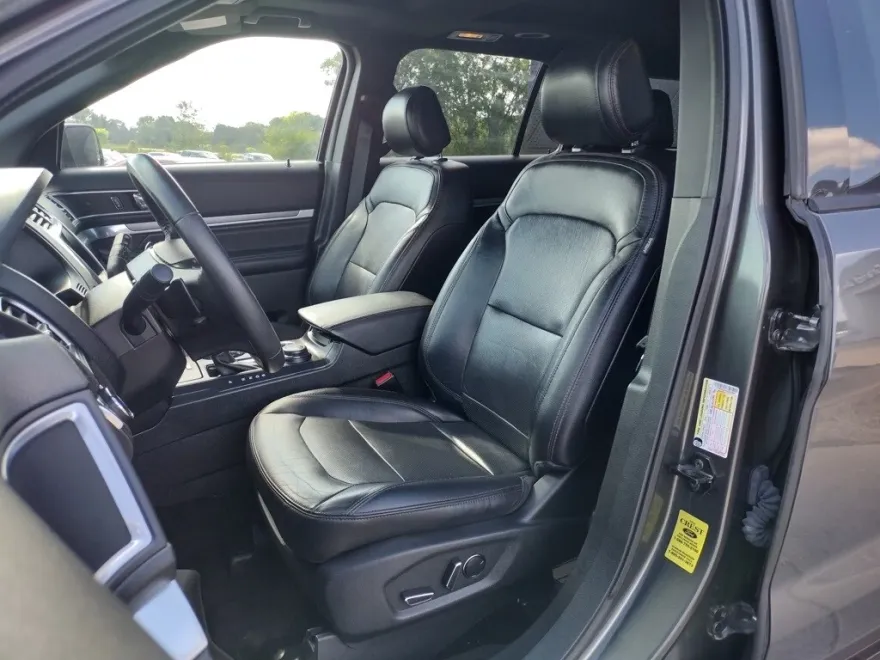 2016 Ford Explorer Sport photo 1