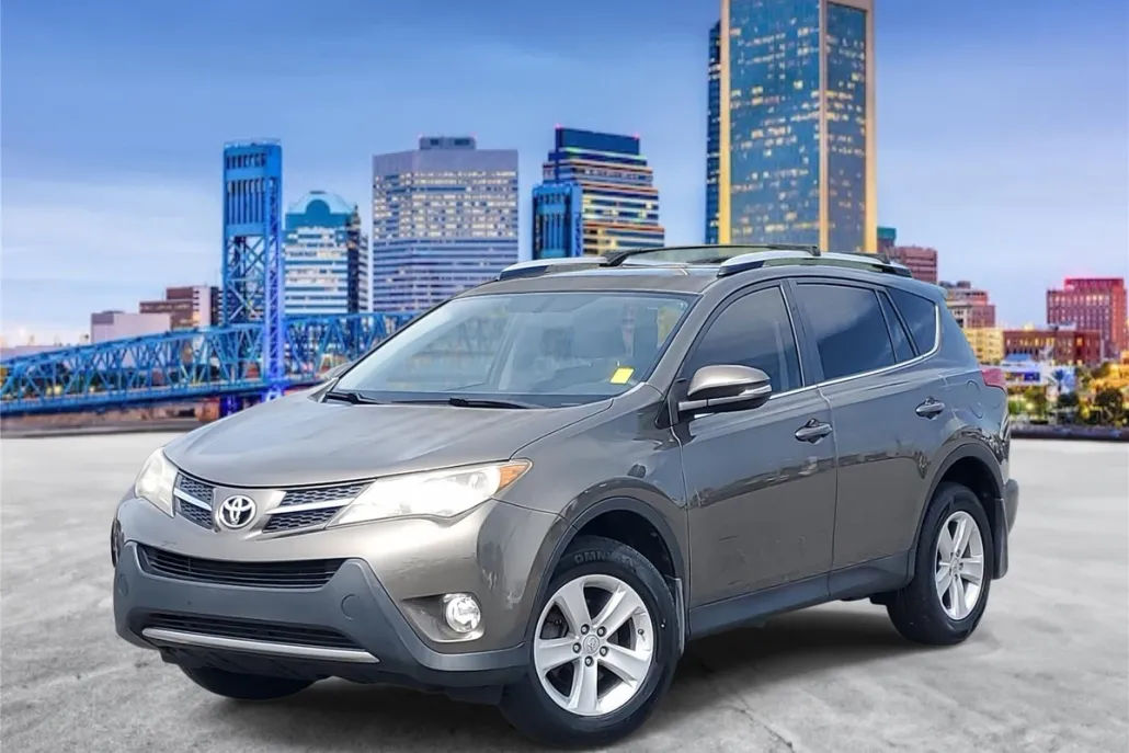 2013 Toyota RAV4 XLE photo 1