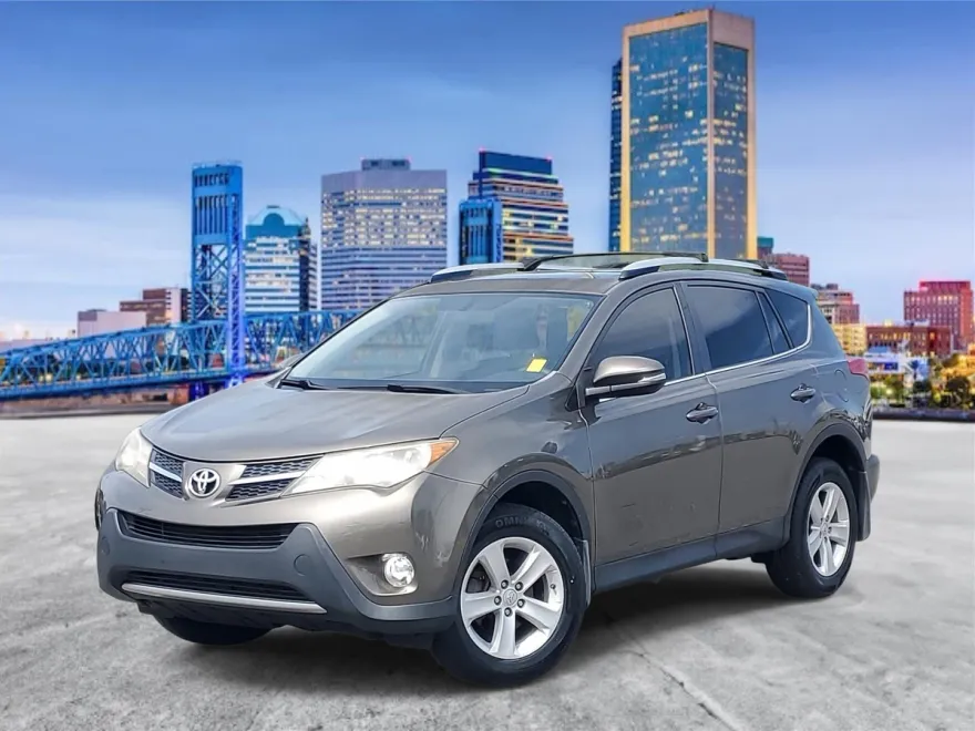 2013 Toyota RAV4 XLE photo 1