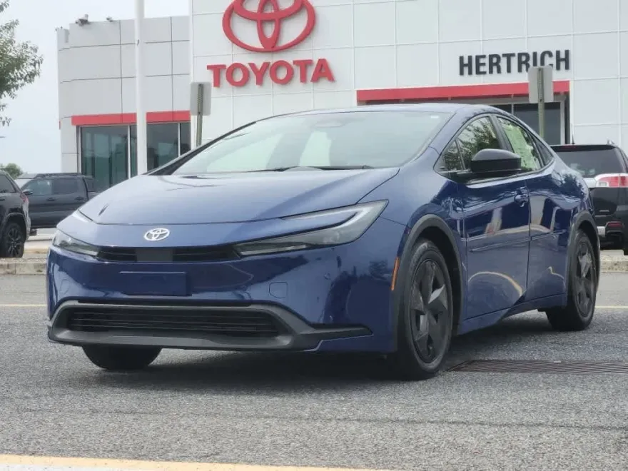 2023 Toyota Prius LE photo 1