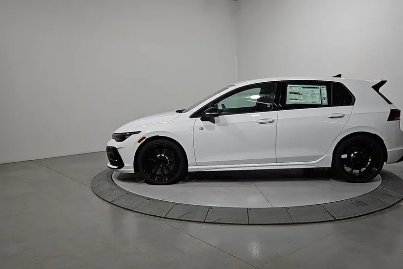 2025 Volkswagen Golf R photo 1