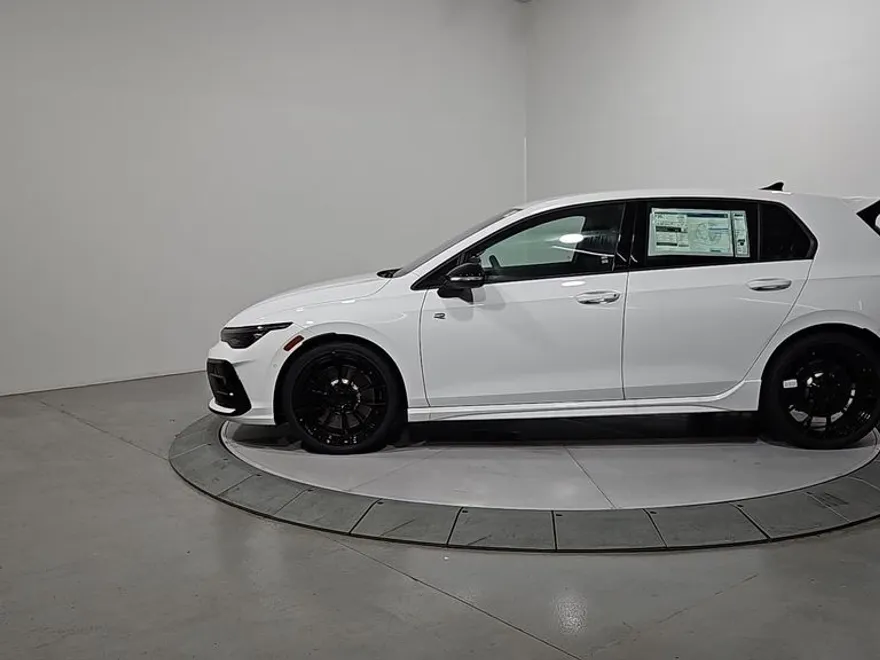 2025 Volkswagen Golf R photo 1