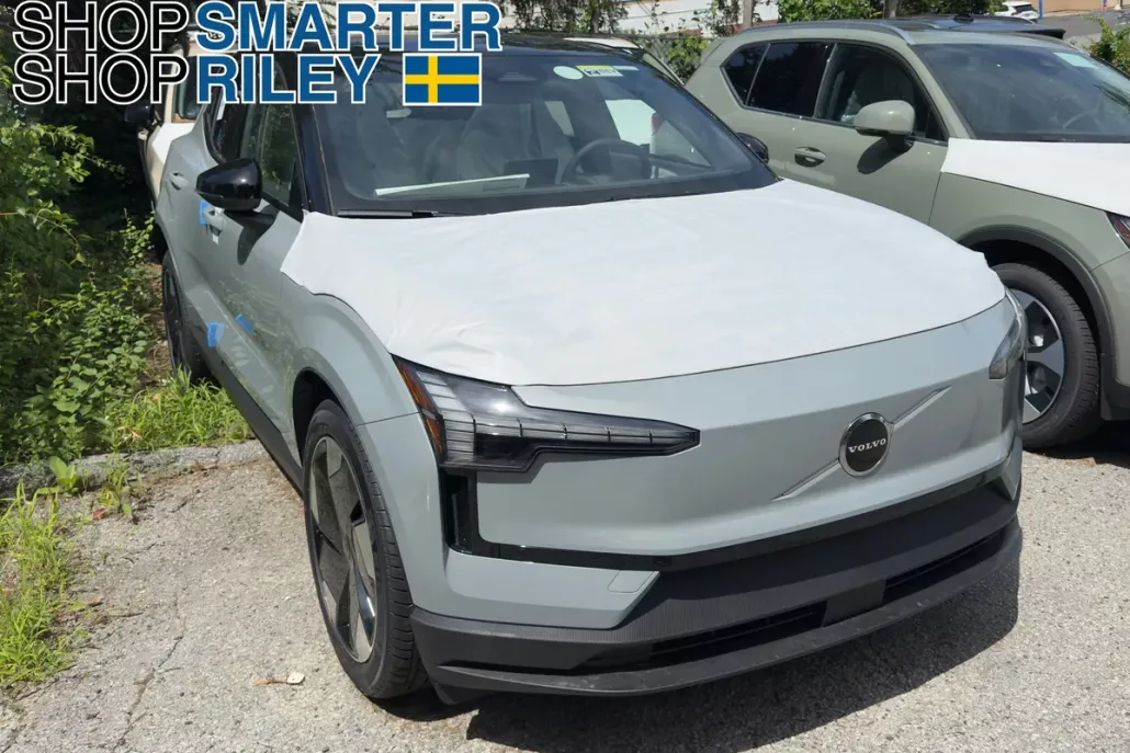 2025 Volvo EX30 Plus photo 1