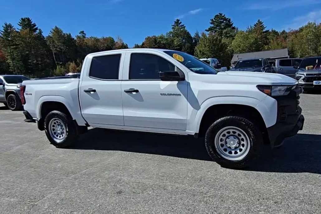 2025 Chevrolet Colorado LT photo 1