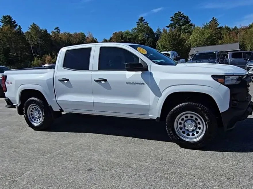 2025 Chevrolet Colorado LT photo 1