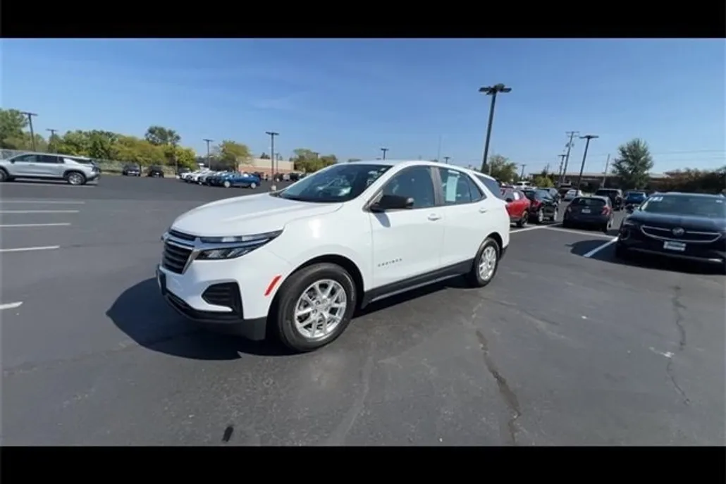 2022 Chevrolet Equinox LS photo 1