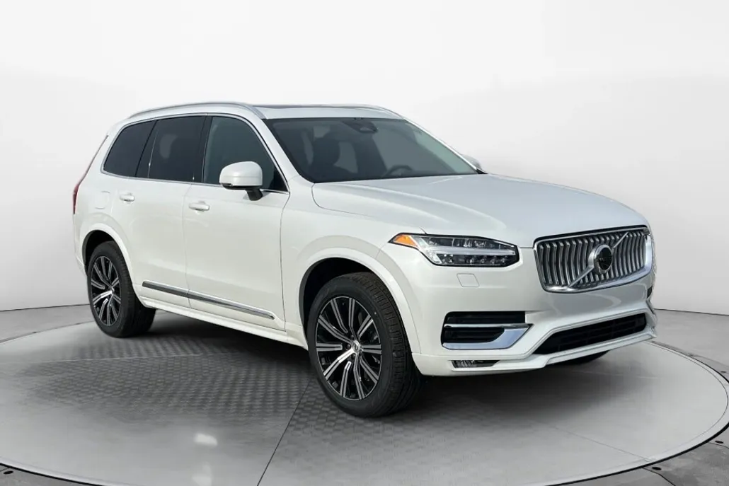 2025 Volvo XC90 B5 Core photo 1