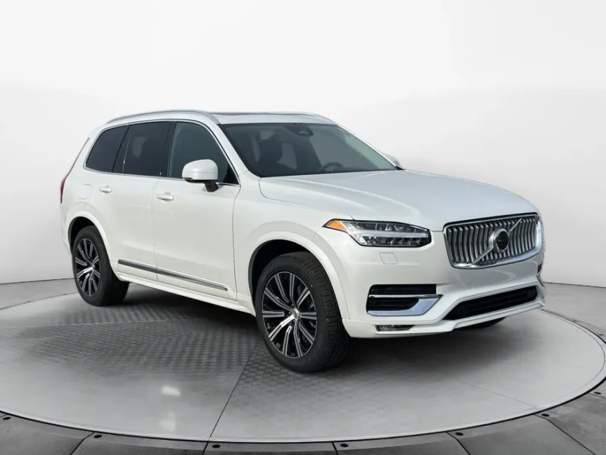2025 Volvo XC90 B5 Core photo 1