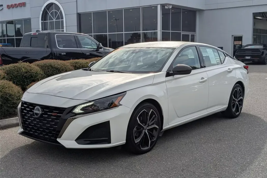 2024 Nissan Altima 2.5 SR photo 1