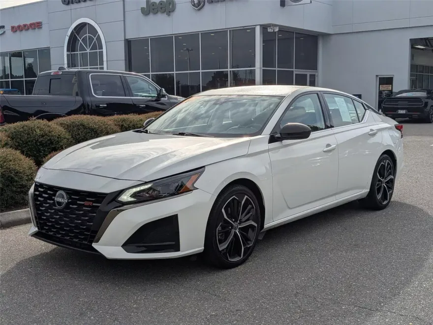 2024 Nissan Altima 2.5 SR photo 1