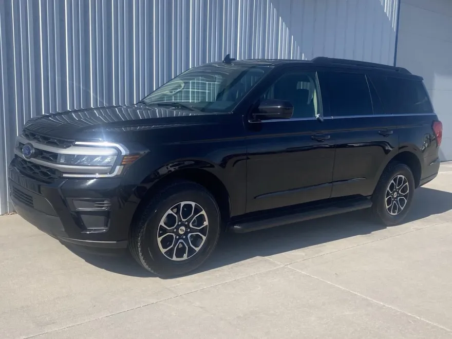 2024 Ford Expedition XLT photo 1