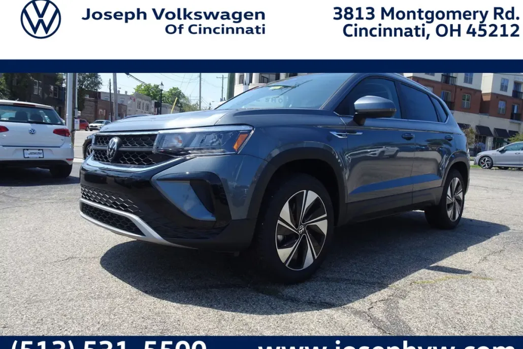 2024 Volkswagen Taos SE photo 1