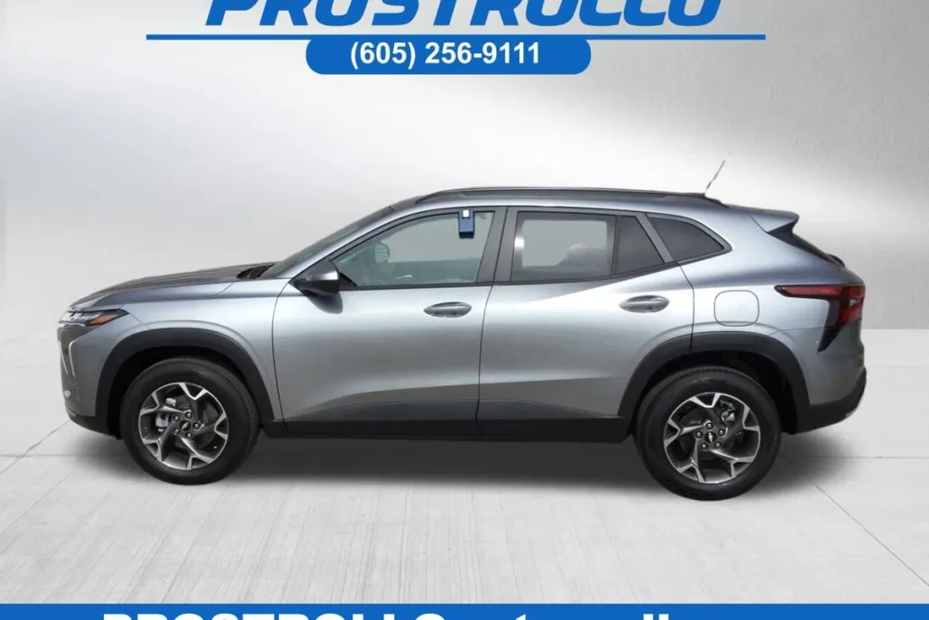 2025 Chevrolet Trax LT photo 1