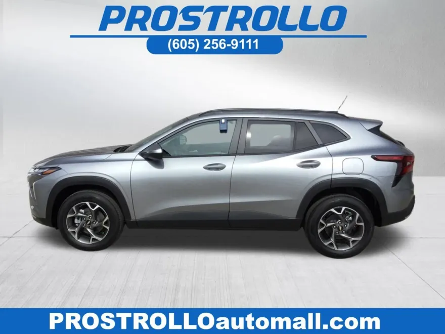 2025 Chevrolet Trax LT photo 1
