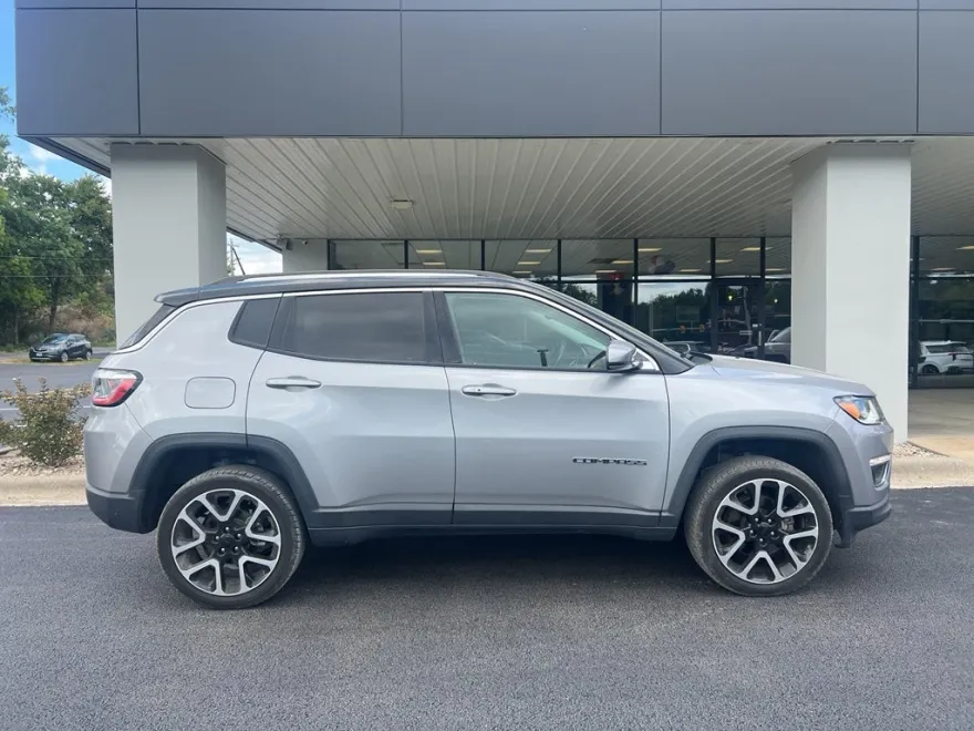 2018 Jeep Compass Limited photo 1