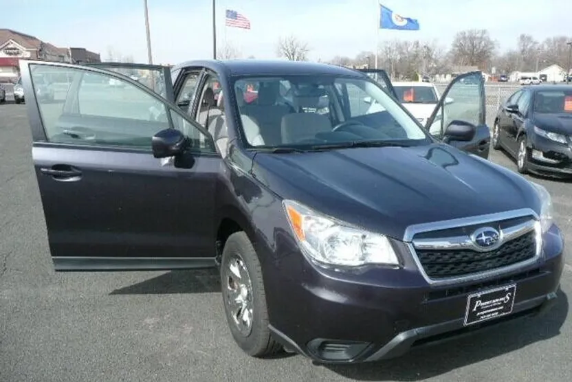 2014 Subaru Forester 2.5i photo 1