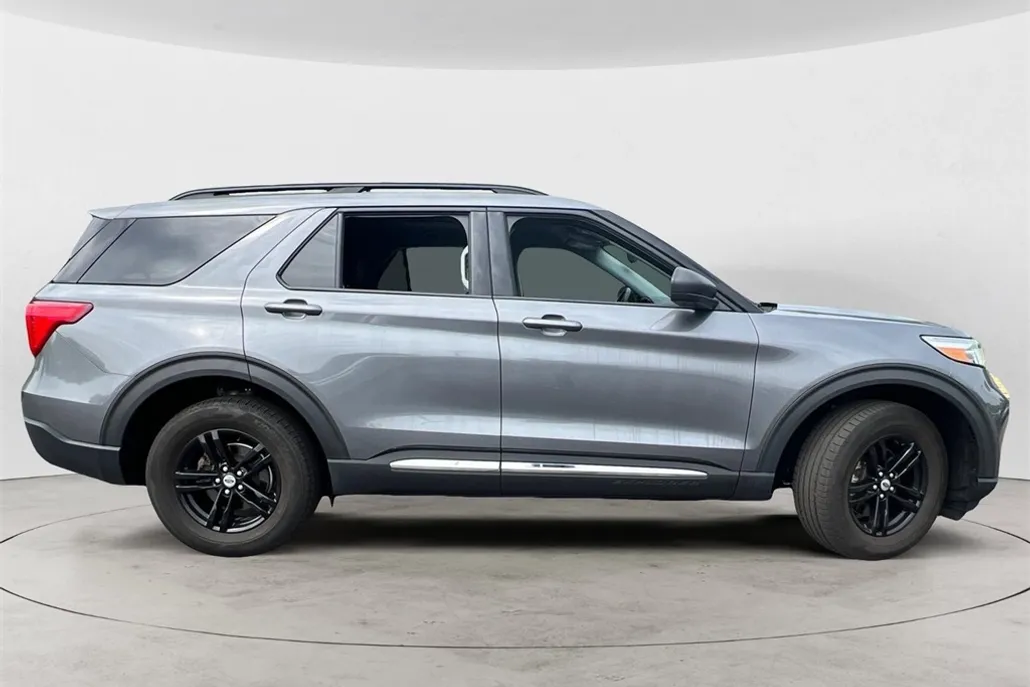 2022 Ford Explorer XLT photo 1