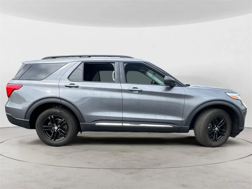 2022 Ford Explorer XLT photo 1