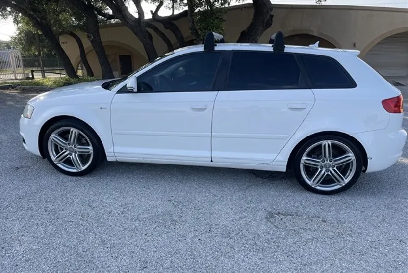 2010 Audi A3 Premium photo 1