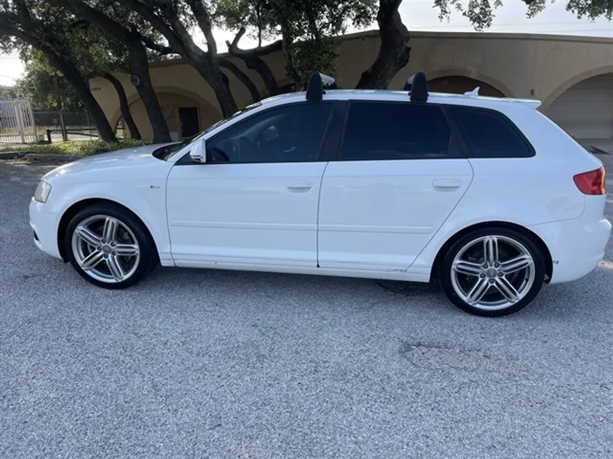2010 Audi A3 Premium photo 1