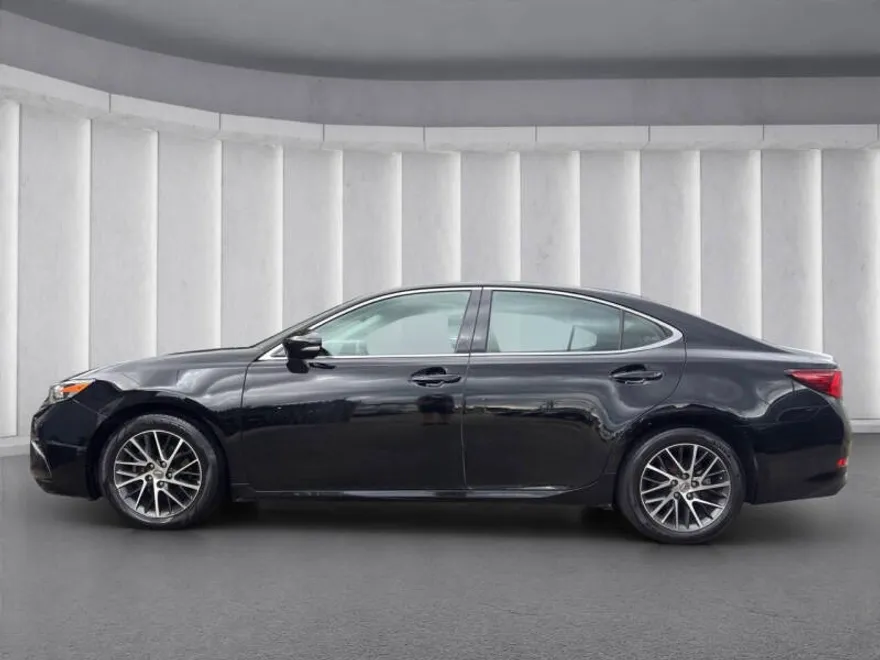 2016 Lexus ES 350 photo 1