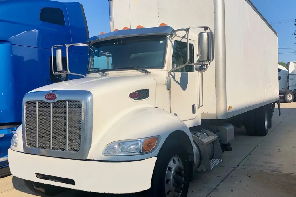 2020 Peterbilt 337 photo 1