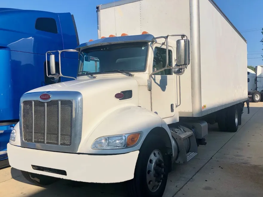 2020 Peterbilt 337 photo 1