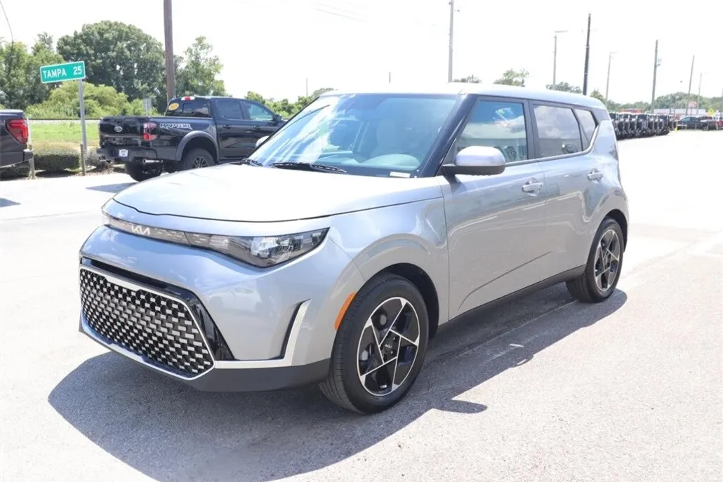 2024 Kia Soul EX photo 1