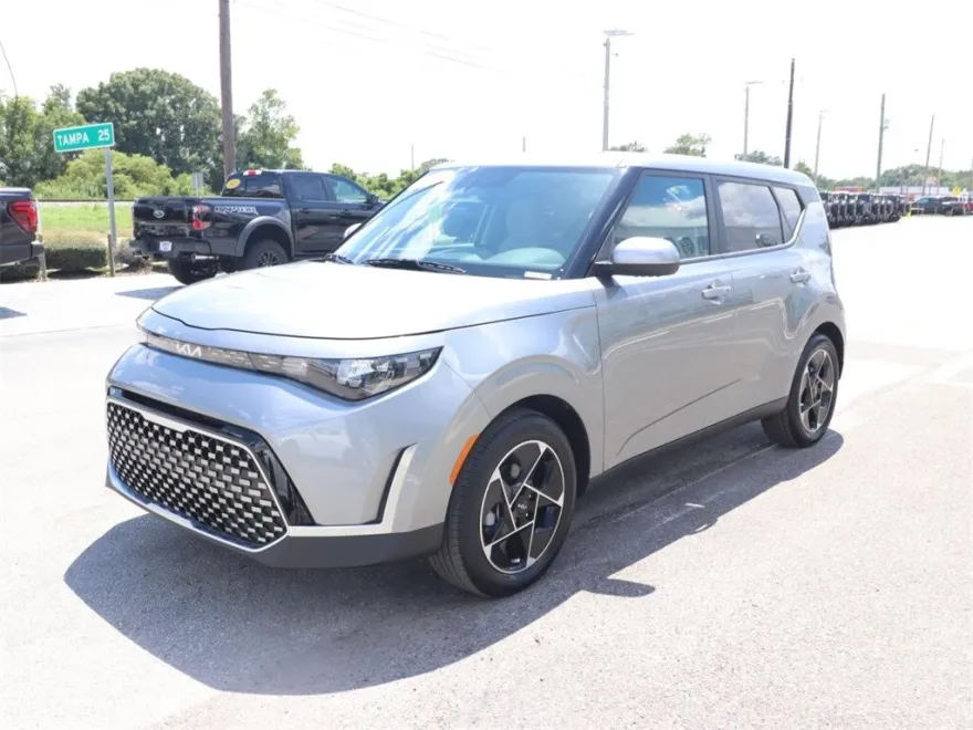 2024 Kia Soul EX photo 1