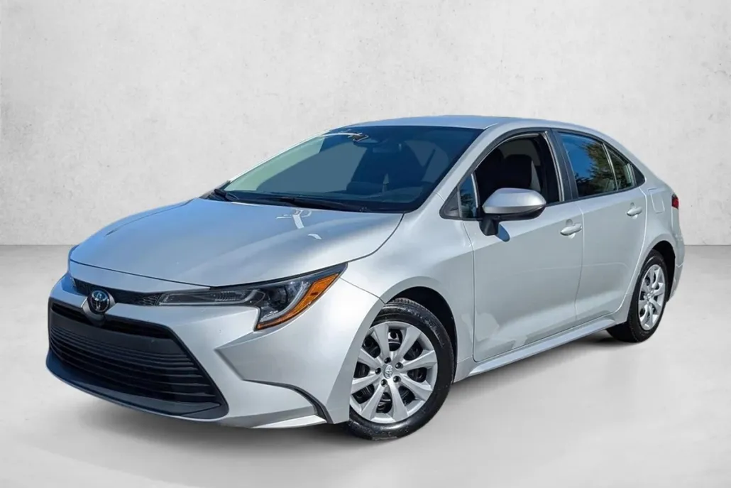 2023 Toyota Corolla LE photo 1