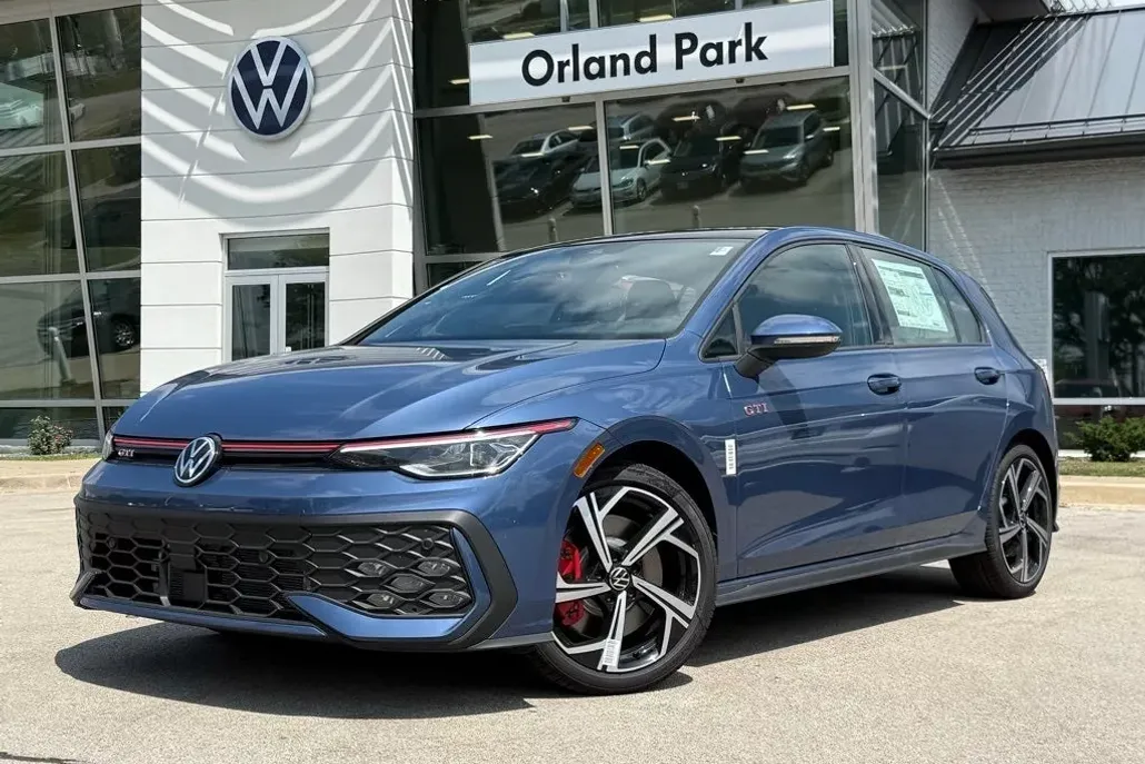 2025 Volkswagen Golf GTI SE photo 1