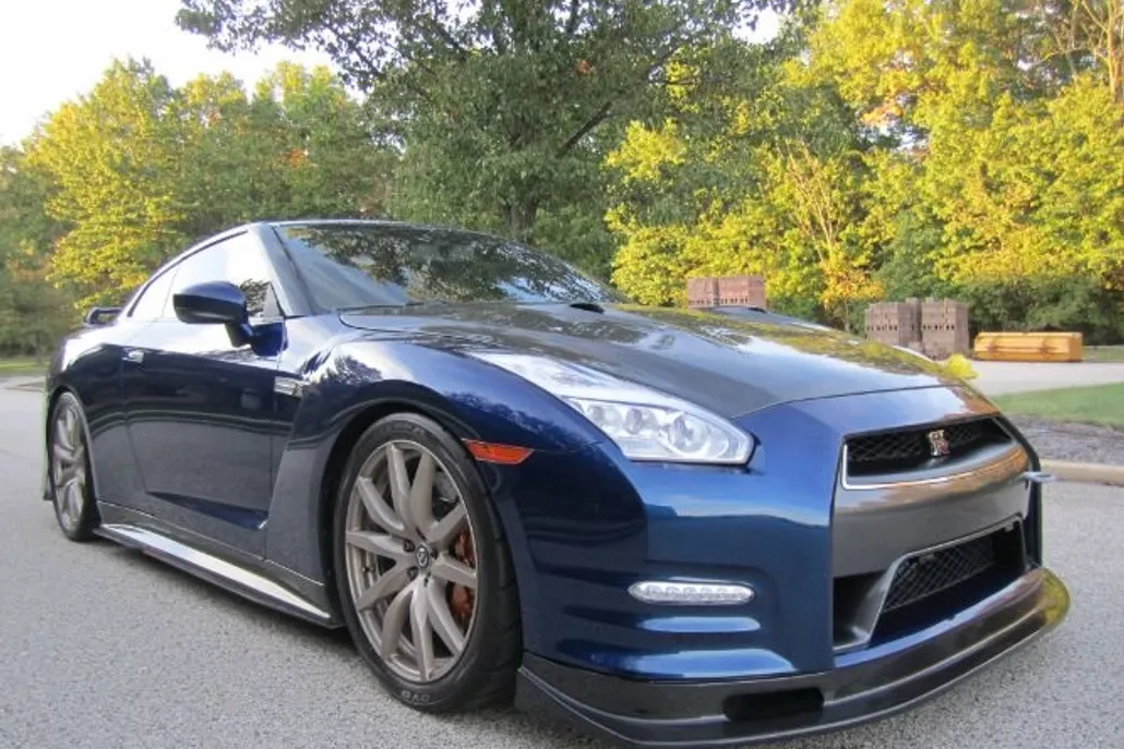 2014 Nissan GT-R Premium photo 1