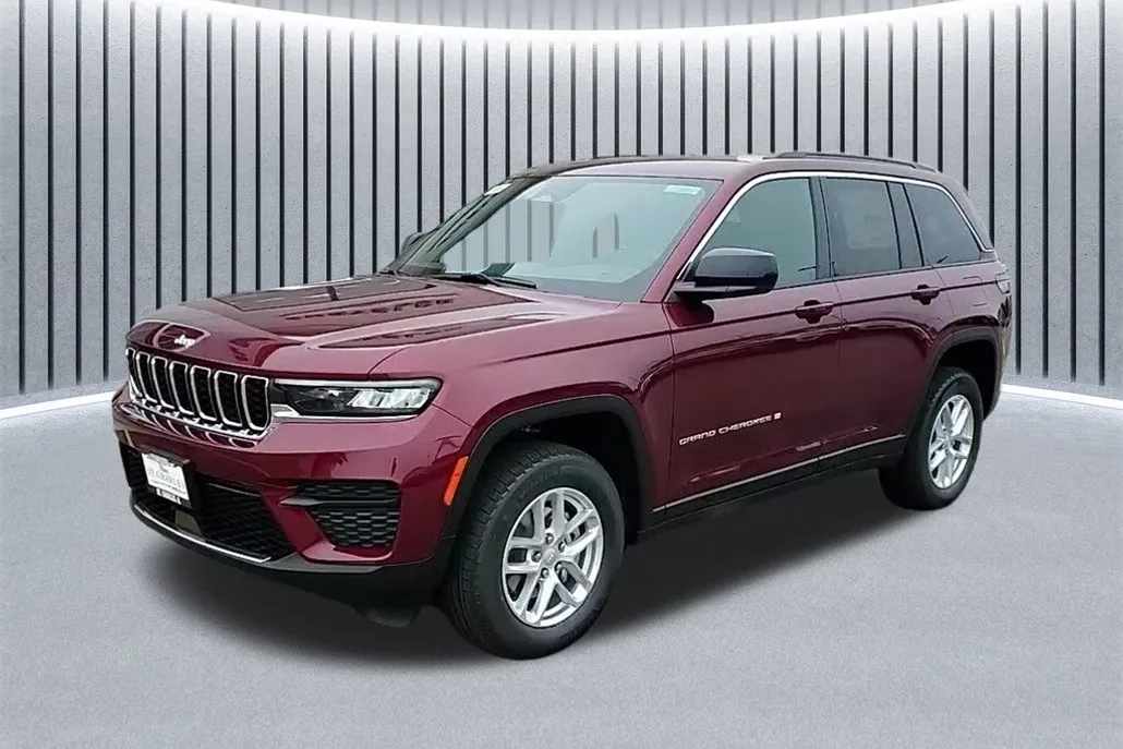 2025 Jeep Grand Cherokee Laredo photo 1
