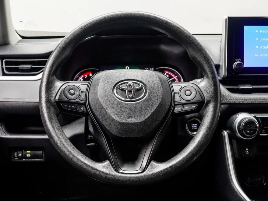 2024 Toyota RAV4 XLE photo 15