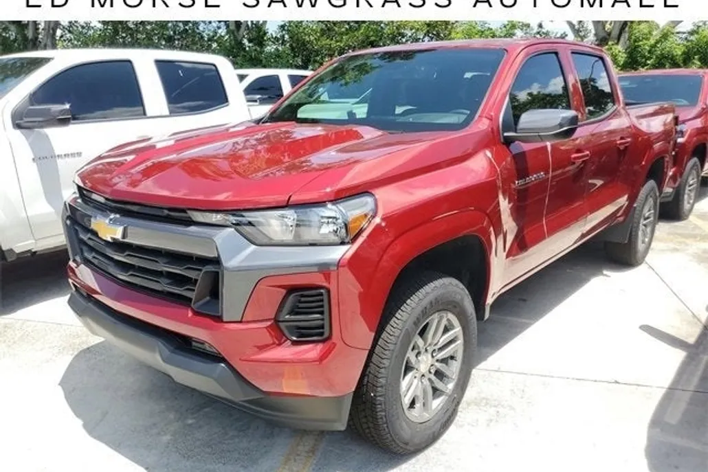 2025 Chevrolet Colorado Work Truck LT photo 1