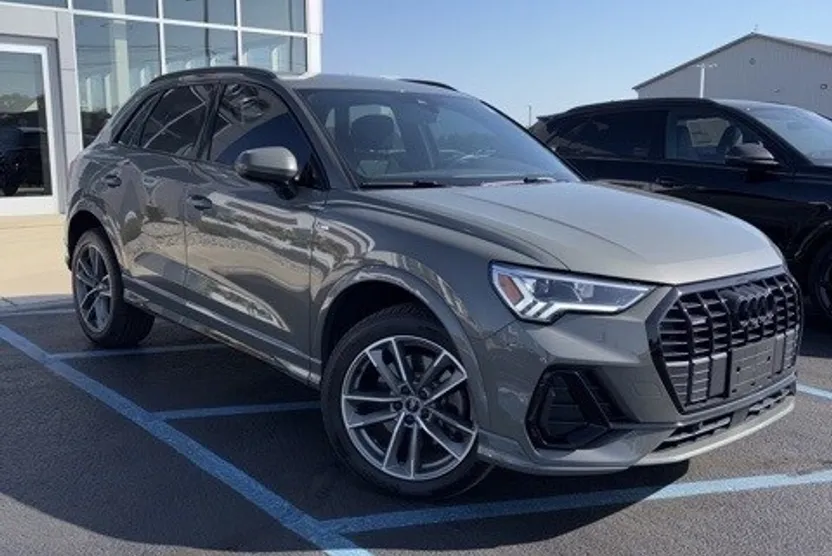 2022 Audi Q3 S line Premium Plus photo 1