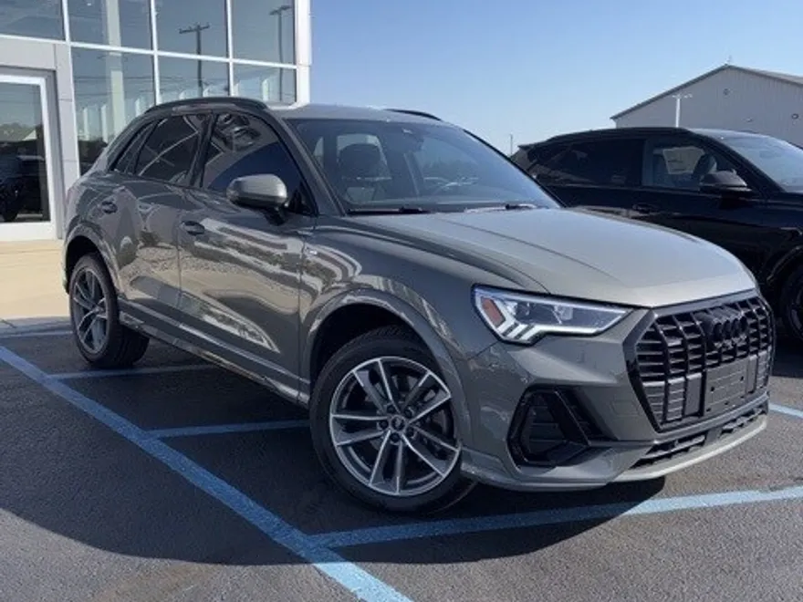 2022 Audi Q3 S line Premium Plus photo 1