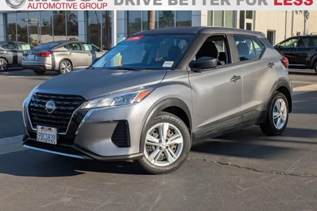 2023 Nissan Kicks SR photo 1