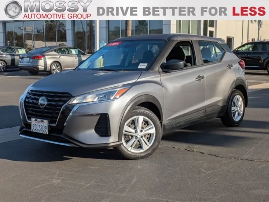 2023 Nissan Kicks SR photo 1