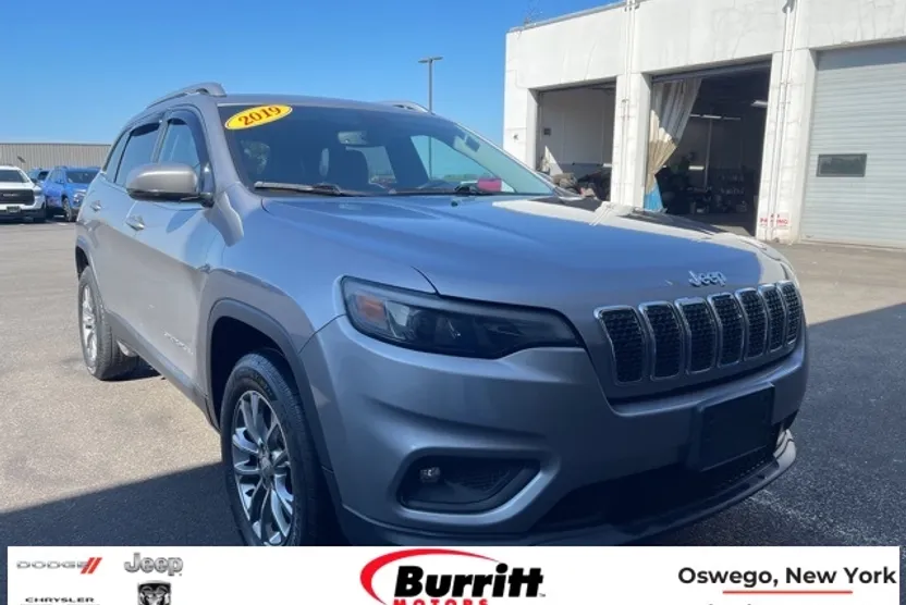 2019 Jeep Cherokee Latitude photo 1
