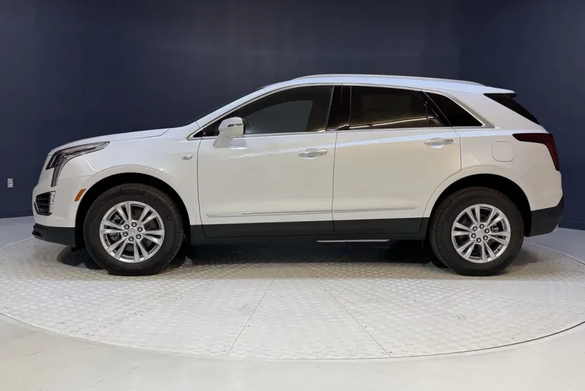 2025 Cadillac XT5 Luxury photo 1